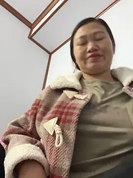 Snapshot of Puka2001 chatting on February 1, 12:53 am Puka2001 online show from February 1, 12:53 am