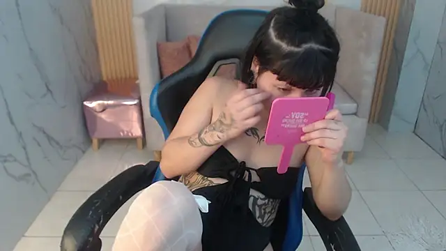 Snapshot of ela_boob_s chatting on March 4, 1:17 pm ela boob s online show from March 4, 1:17 pm