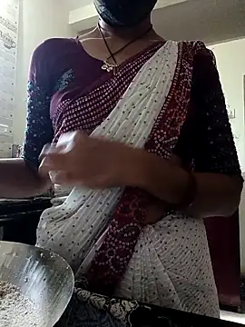 Snapshot of desicpl26 chatting on March 4, 6:19 am desicpl26 online show from March 4, 6:19 am