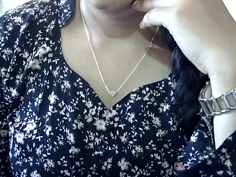 Cute Aliyaa online show from March 26, 9:37 am