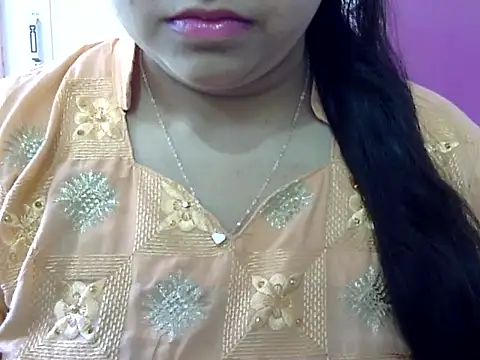 Cute Aliyaa online show from April 3, 9:51 am