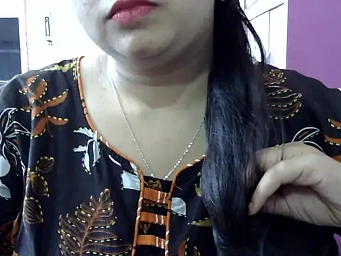 Cute Aliyaa online show from April 8, 8:25 am