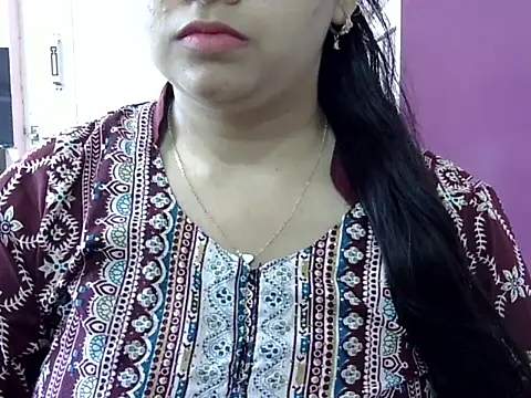 Cute Aliyaa online show from April 15, 8:43 am