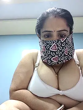 Snapshot of diyam4002 chatting on February 10, 9:24 am diyam4002 online show from February 10, 9:24 am