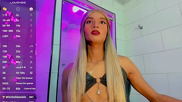 Samantha Ortega  online show from April 18, 8:40 am