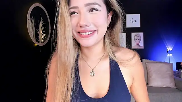 Isa cortes  online show from April 17, 1:36 pm