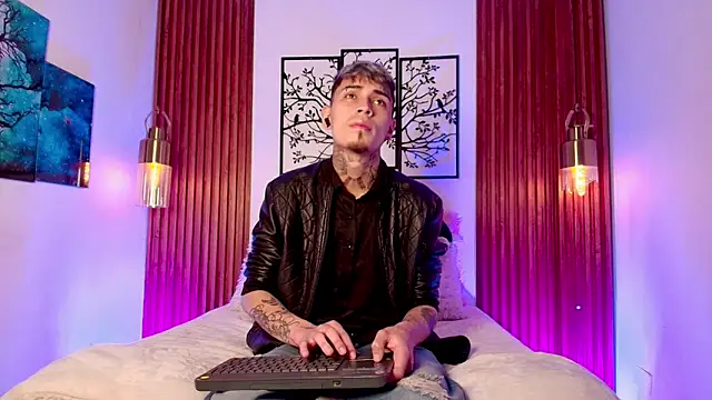 Snapshot of Max_Hader chatting on March 3, 2:50 am Max Hader online show from March 3, 2:50 am