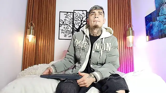 Snapshot of Max_Hader chatting on March 4, 6:08 am Max Hader online show from March 4, 6:08 am