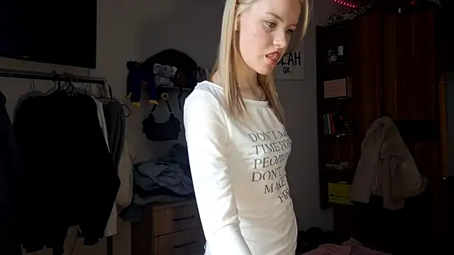 ChongTreece online show from March 19, 6:39 am