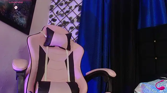 Snapshot of charlotte_brawn chatting on March 3, 1:06 pm charlotte brawn online show from March 3, 1:06 pm