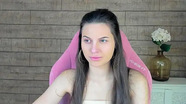 Snapshot of AliceVersal chatting on February 6, 4:28 am AliceVersal online show from February 6, 4:28 am