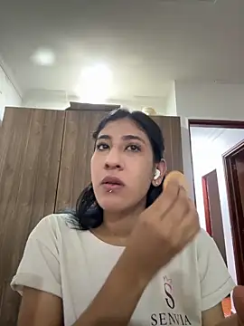 Snapshot of Violet_rousse7 chatting on February 22, 12:34 am Violet rousse7 online show from February 22, 12:34 am