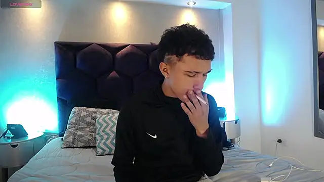 Dominik Souza online show from March 19, 7:29 pm