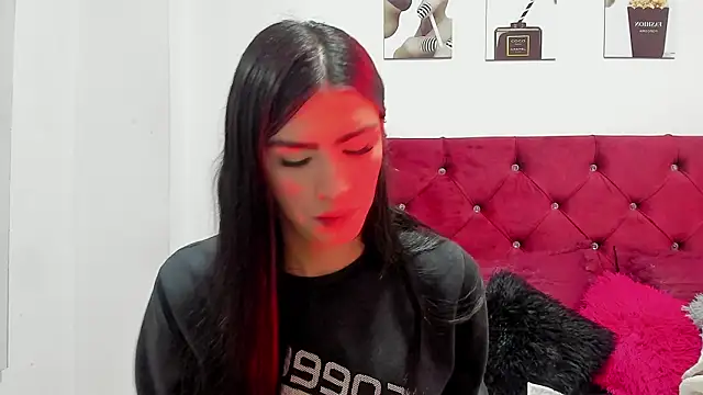 Isabella Moon9 online show from February 10, 11:25 am