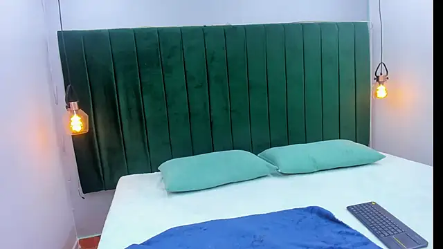 Snapshot of Ema-Horny chatting on February 5, 1:49 pm Ema-Horny online show from February 5, 1:49 pm