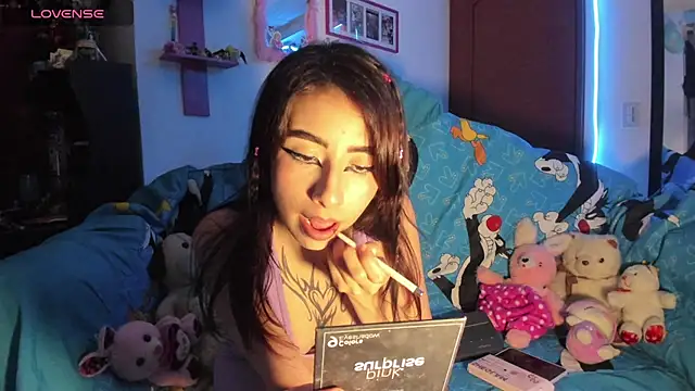 Snapshot of Rebecahart chatting on February 4, 4:29 am Rebecahart online show from February 4, 4:29 am