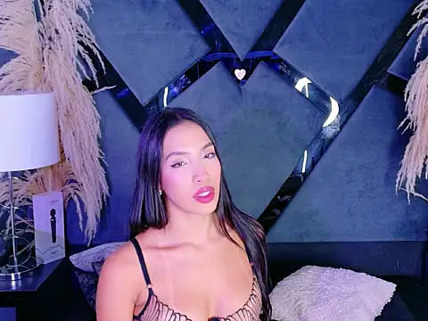 Snapshot of KylieWhitee chatting on February 6, 6:07 am KylieWhitee online show from February 6, 6:07 am