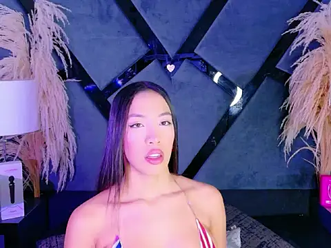 Snapshot of KylieWhitee chatting on February 16, 1:40 pm KylieWhitee online show from February 16, 1:40 pm