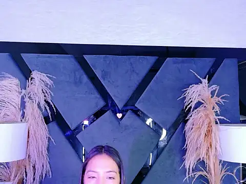 Snapshot of KylieWhitee chatting on February 19, 12:01 pm KylieWhitee online show from February 19, 12:01 pm