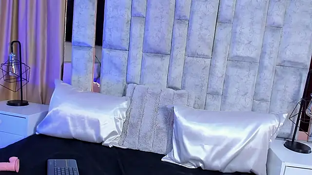 Snapshot of thyara_noa chatting on February 3, 2:53 am thyara noa online show from February 3, 2:53 am