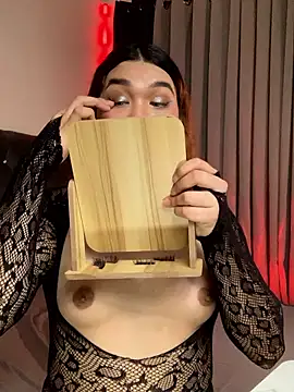 Snapshot of Avery_West chatting on February 3, 6:40 am Avery West online show from February 3, 6:40 am