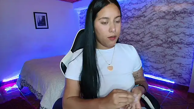 Snapshot of Camila_IRoose chatting on May 20, 9:32 pm Camila IRoose online show from May 20, 9:32 pm