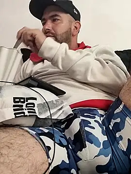 hairyandbigmann online show from February 15, 7:10 pm