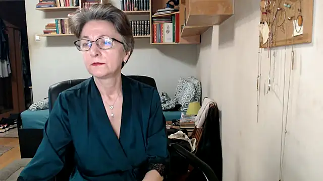 katemodel online show from September 17, 6:15 am