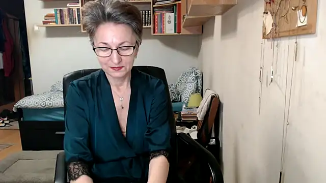 katemodel online show from September 18, 6:15 am