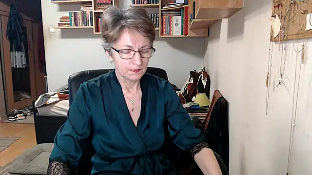 katemodel online show from September 30, 7:24 am