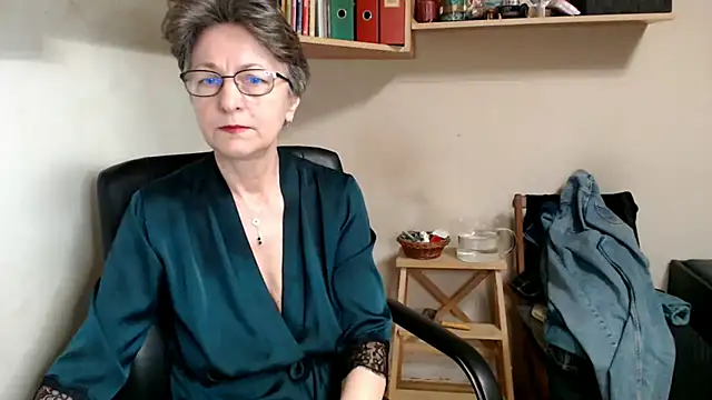 katemodel online show from December 2, 9:47 am