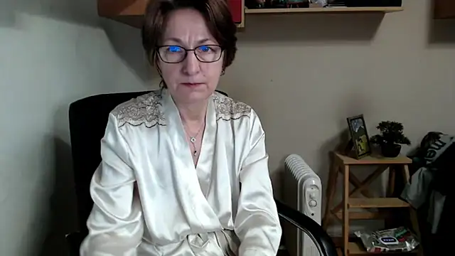 katemodel online show from February 19, 8:54 am