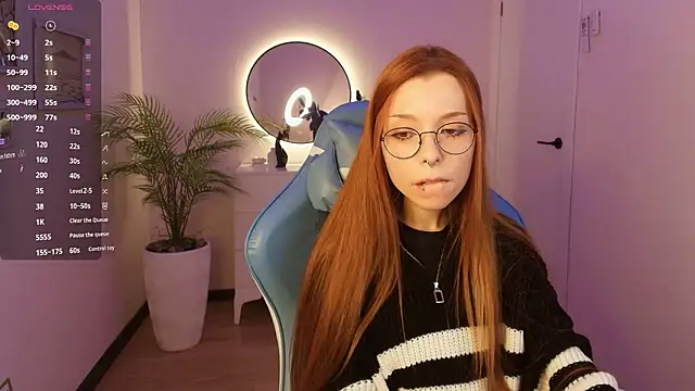 Snapshot of PinkAn8el chatting on February 2, 2:43 am PinkAn8el online show from February 2, 2:43 am