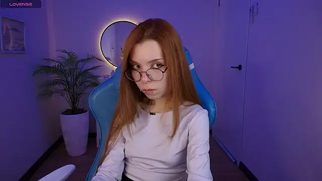 Snapshot of PinkAn8el chatting on February 25, 3:05 am PinkAn8el online show from February 25, 3:05 am