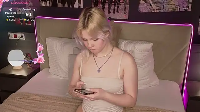 MollySoftGlow online show from April 14, 10:54 am