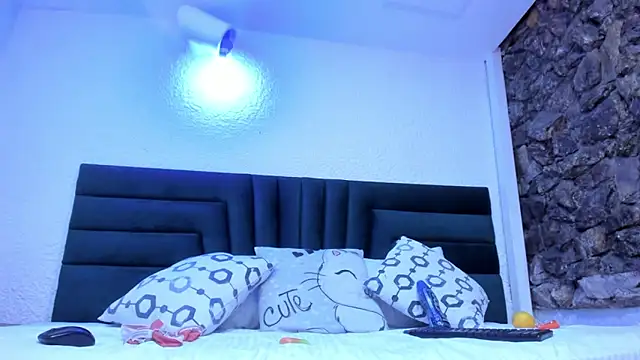 Dahliablack online show from May 10, 12:43 pm