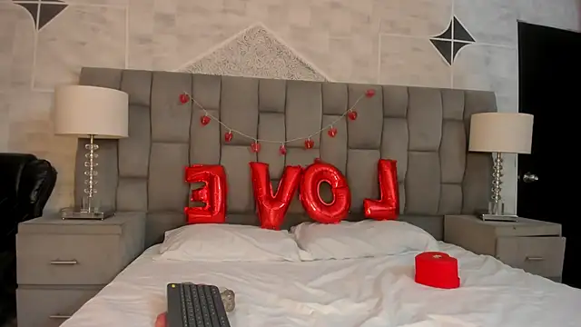 Snapshot of ZoehPeterr_ chatting on February 15, 5:15 am ZoehPeterr online show from February 15, 5:15 am