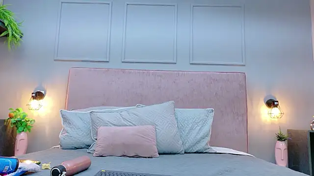 Busty Zay online show from February 17, 6:36 pm