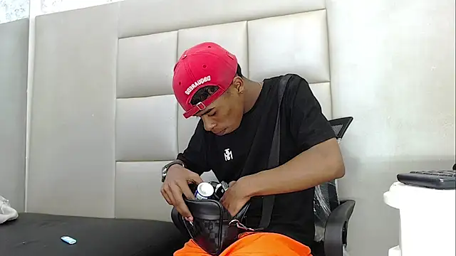 TonnyMarck online show from February 6, 3:00 am