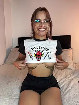  Victoria foxx  online show from February 9, 10:25 pm