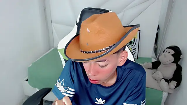 Snapshot of Liarr_ chatting on February 4, 8:47 pm Liarr online show from February 4, 8:47 pm