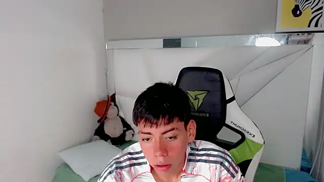 Snapshot of Liarr_ chatting on February 18, 8:16 pm Liarr online show from February 18, 8:16 pm