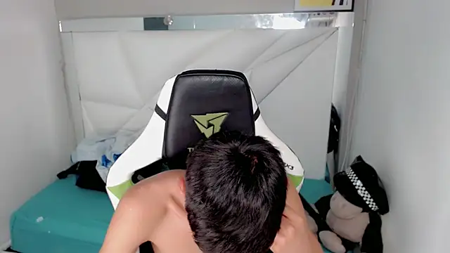 Snapshot of Liarr_ chatting on February 28, 8:10 pm Liarr online show from February 28, 8:10 pm