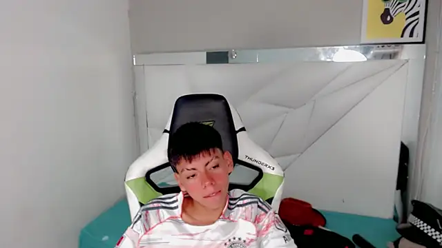 Snapshot of Liarr_ chatting on March 2, 8:04 pm Liarr online show from March 2, 8:04 pm