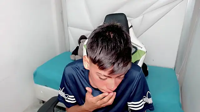 Snapshot of Liarr_ chatting on March 4, 8:04 pm Liarr online show from March 4, 8:04 pm