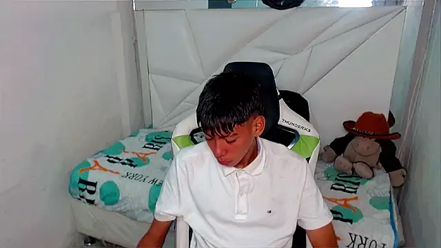 Liarr  online show from March 16, 8:02 pm