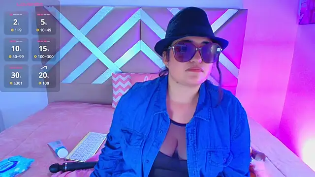 Snapshot of dani_vemom chatting on May 15, 7:32 pm dani vemom online show from May 15, 7:32 pm