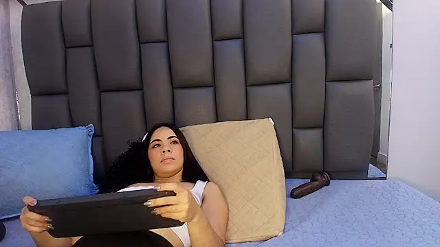 melany roberts  online show from March 19, 2:59 am