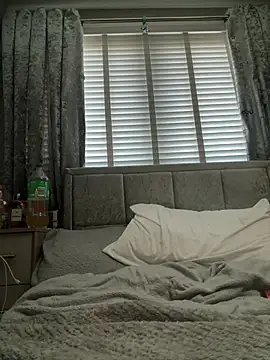 Milssweetx online show from April 2, 8:01 am