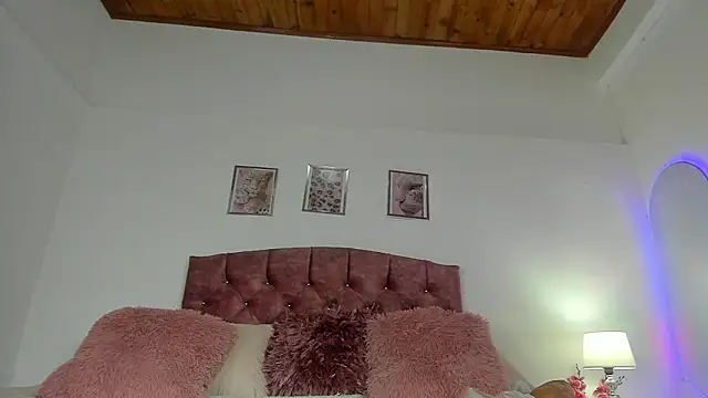 Snapshot of luna_velveth chatting on February 2, 1:04 am luna velveth online show from February 2, 1:04 am